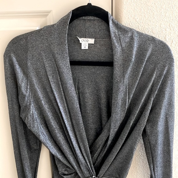 🩶Cache Metallic Top🩶 - Picture 4 of 5